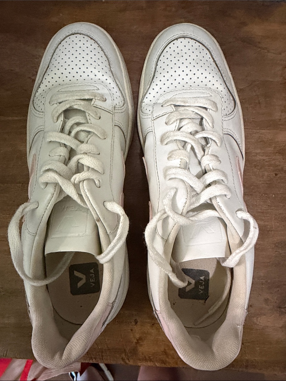 Veja White Sneakers with Pink Accent Women’s size 11 - Picture 4 of 7